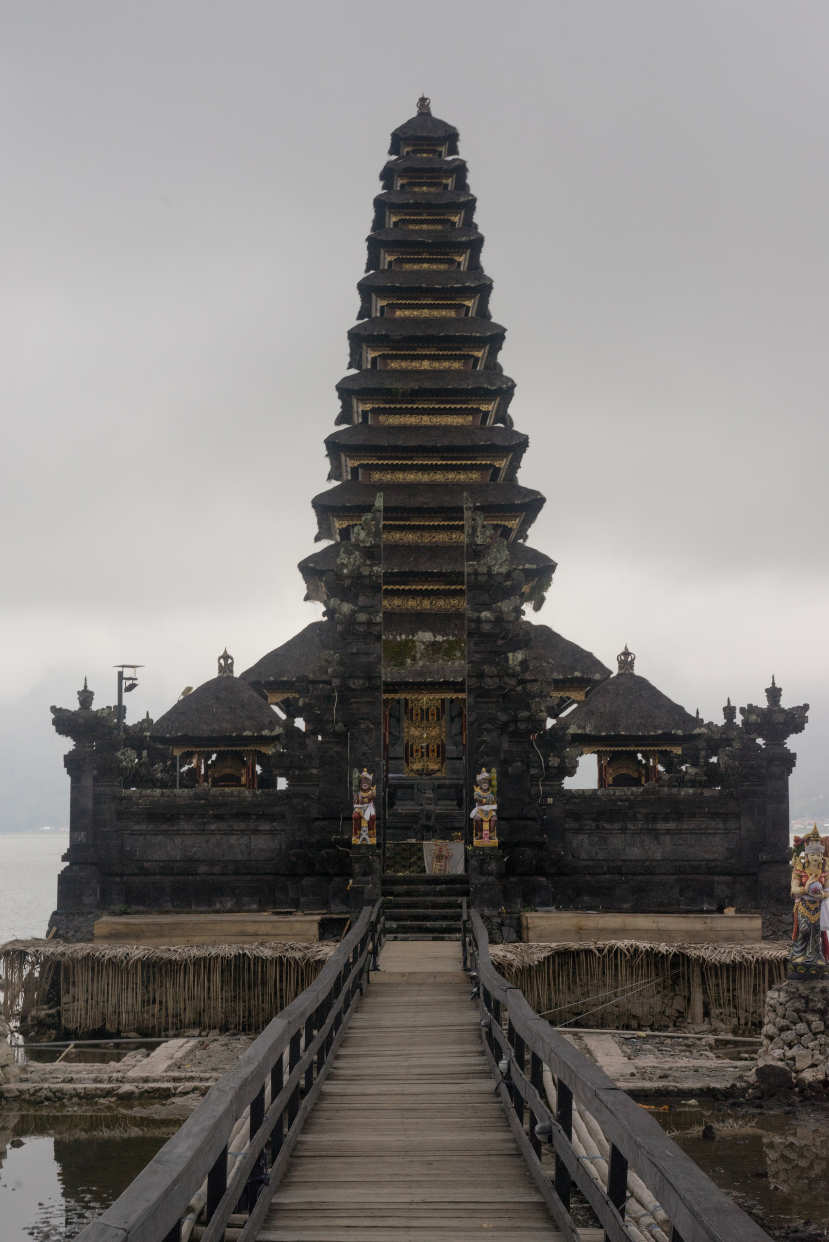 11 Tiered Meru behind the Heaven's gate with two guardians