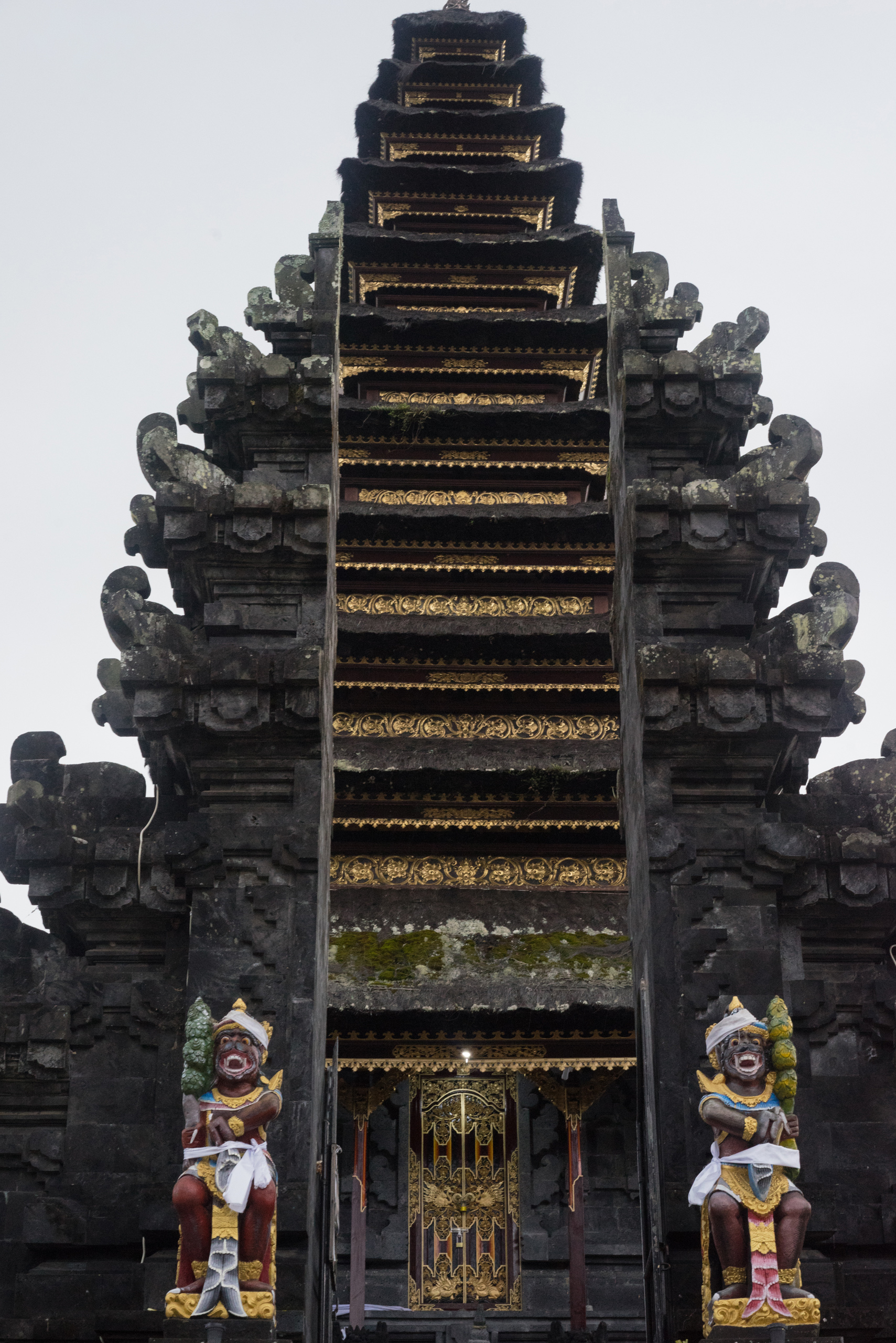 11 Tiered Meru behind the Heaven's gate with two guardians