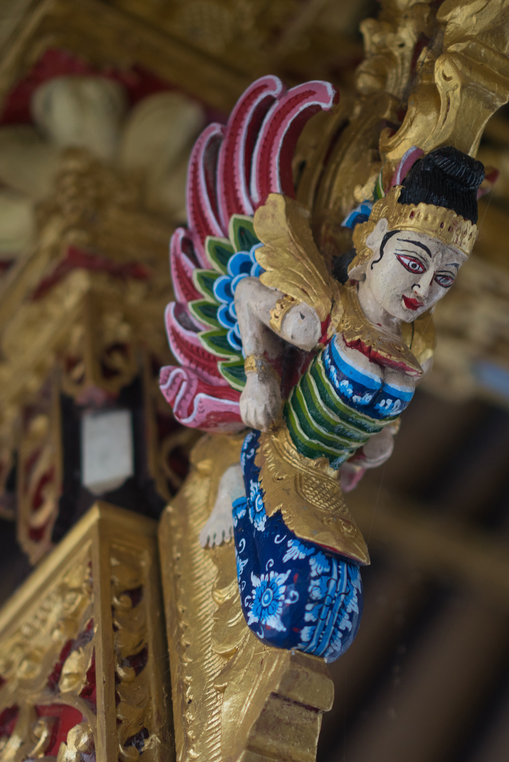 Her eyes are up there. Another temple guardian