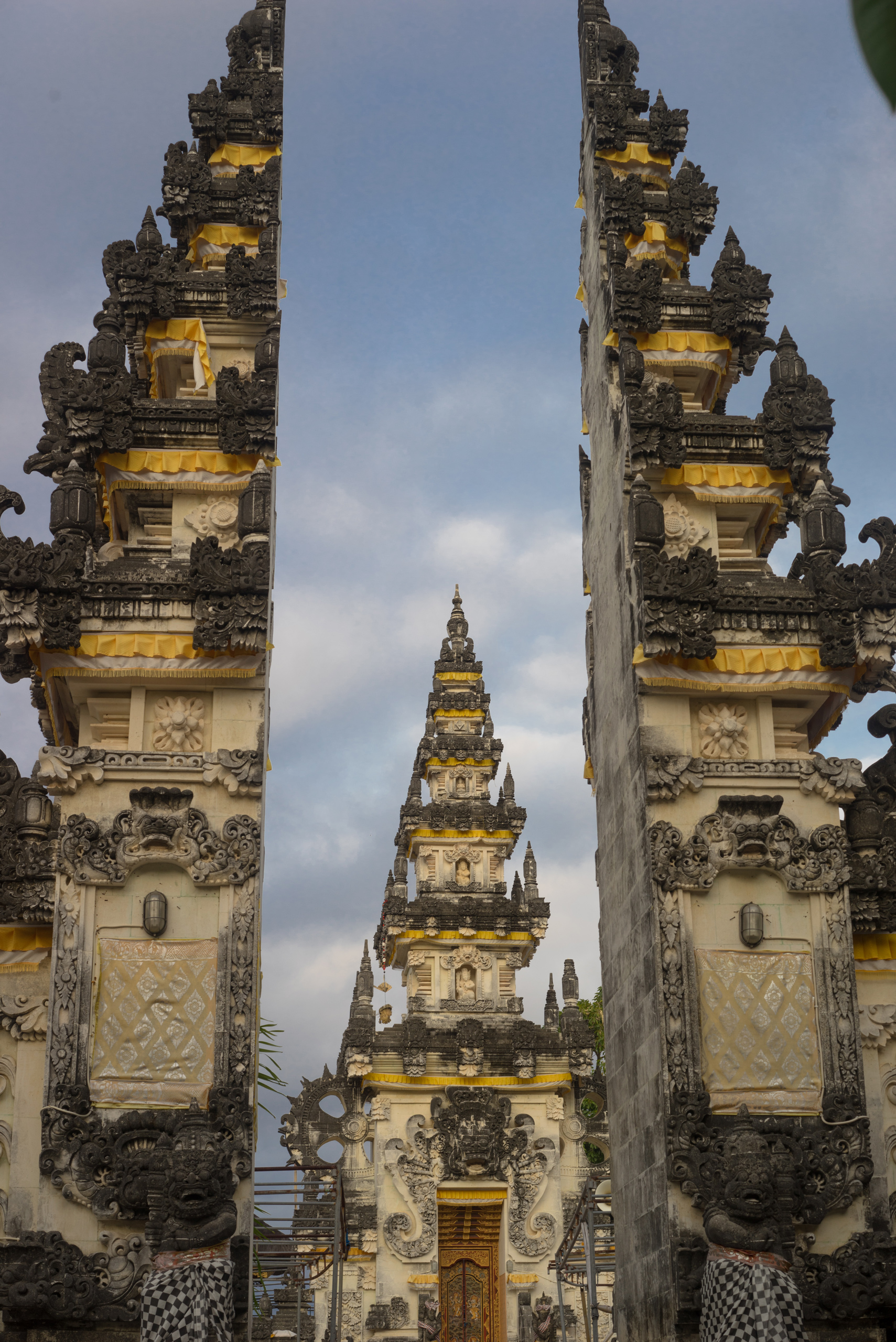 Heaven's Gate, barongs, and a tower