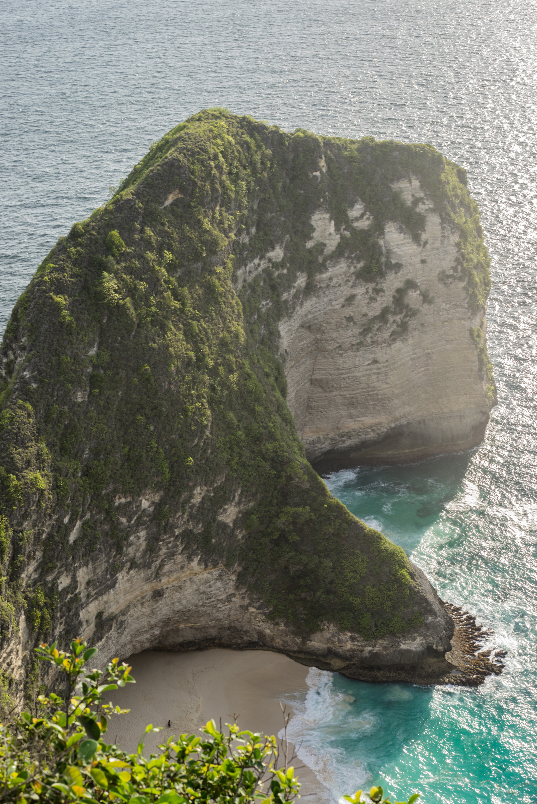 It looks like a dinosaur, so lots of people take selfies here for their tinders or instagrams.