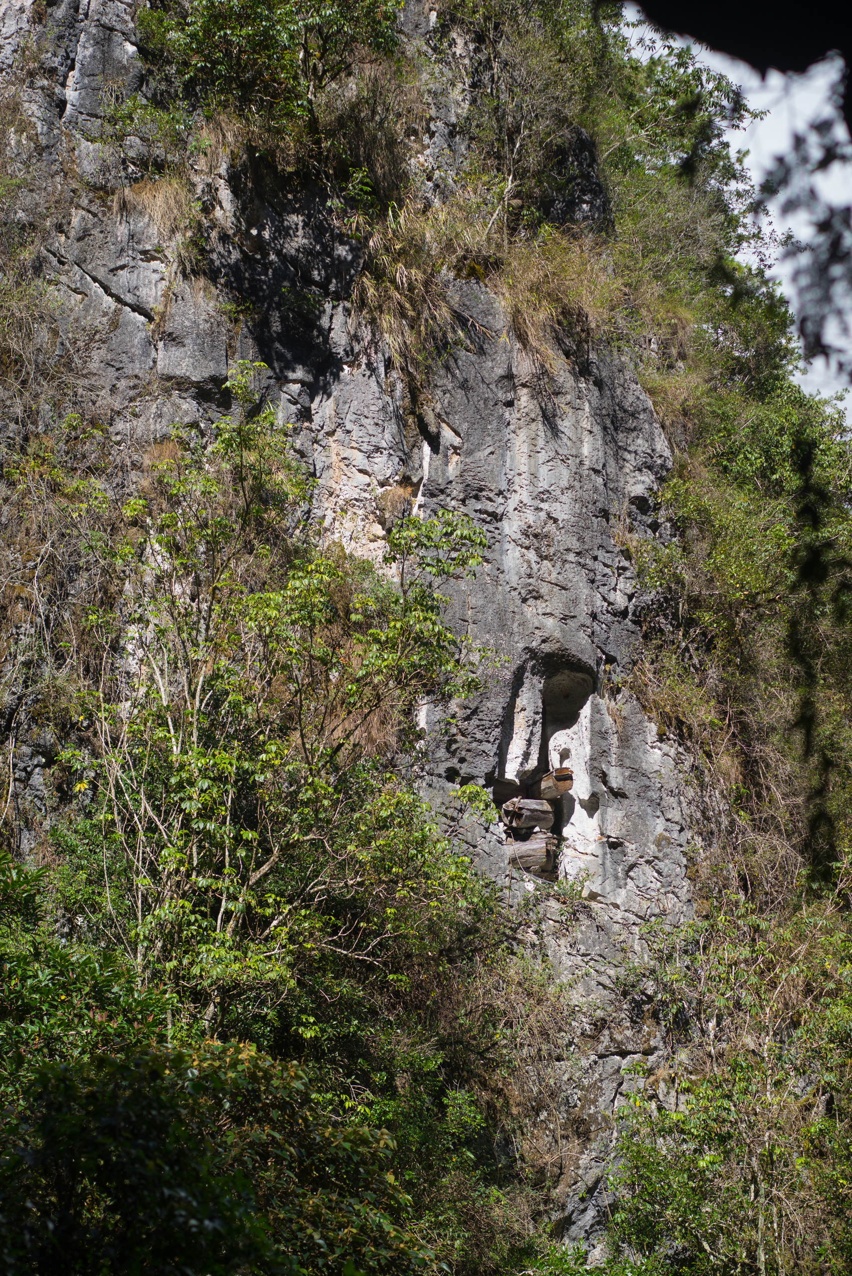 A couple of additional hanging coffins across the way